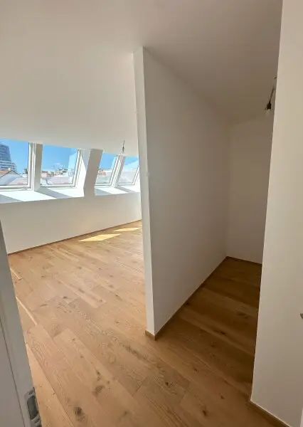 Elegantes Wohnen über den Dächern Wiens - exklusive 4 Zimmer Dachgeschosswohnung mit Terrasse
