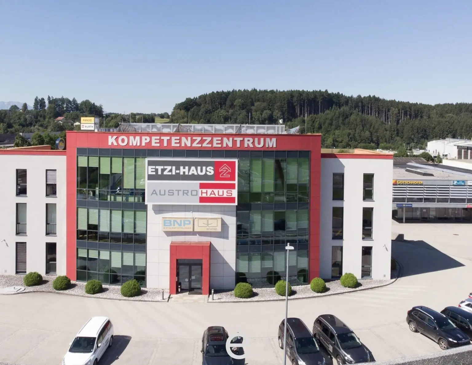 Hochwertiges Erdgeschoss Büro ostseitig in Frequenzlage direkt an der Autobahnabfahrt Vorchdorf!