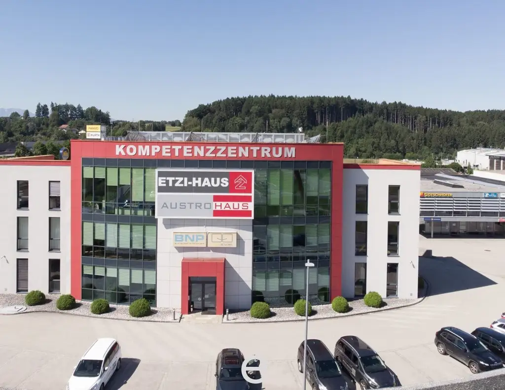 Hochwertiges Erdgeschoss Büro ostseitig in Frequenzlage direkt an der Autobahnabfahrt Vorchdorf!