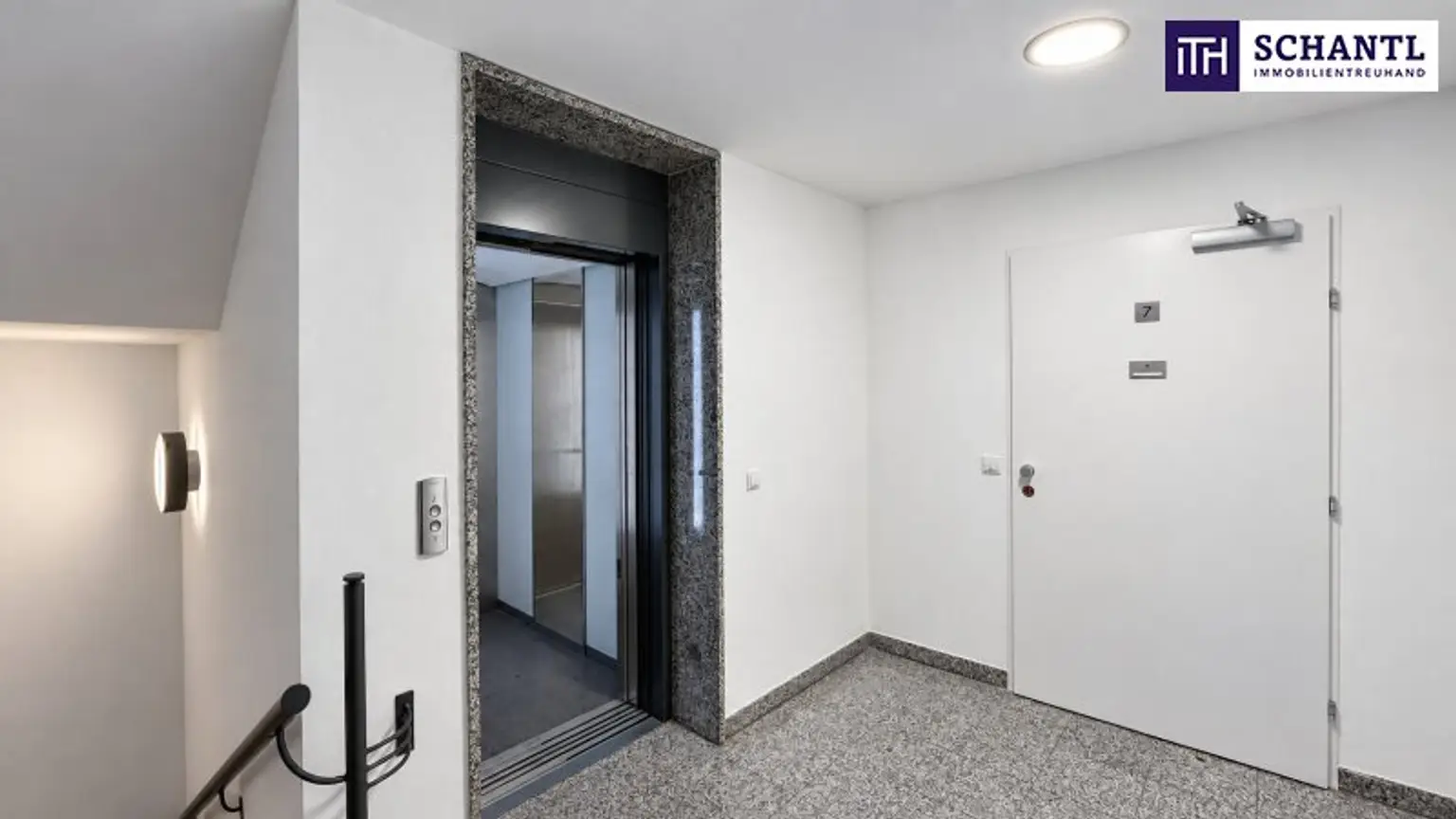 Eingang, Lift