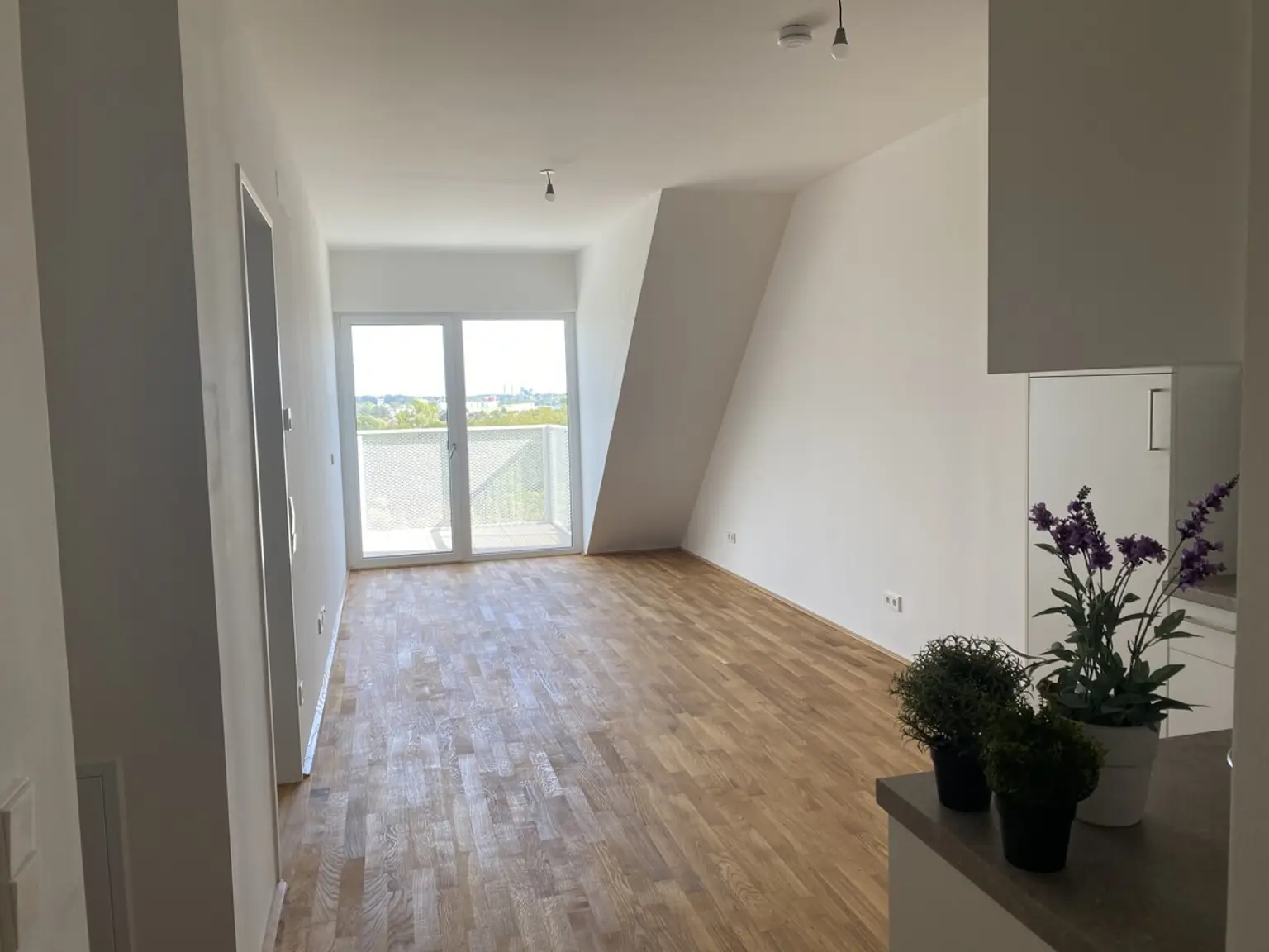 2 Zimmer + Balkon - 1 bedroom apartment + balcony  ERSTBEZUG =Das Laurenz= Top Weitblick Wohnung U3