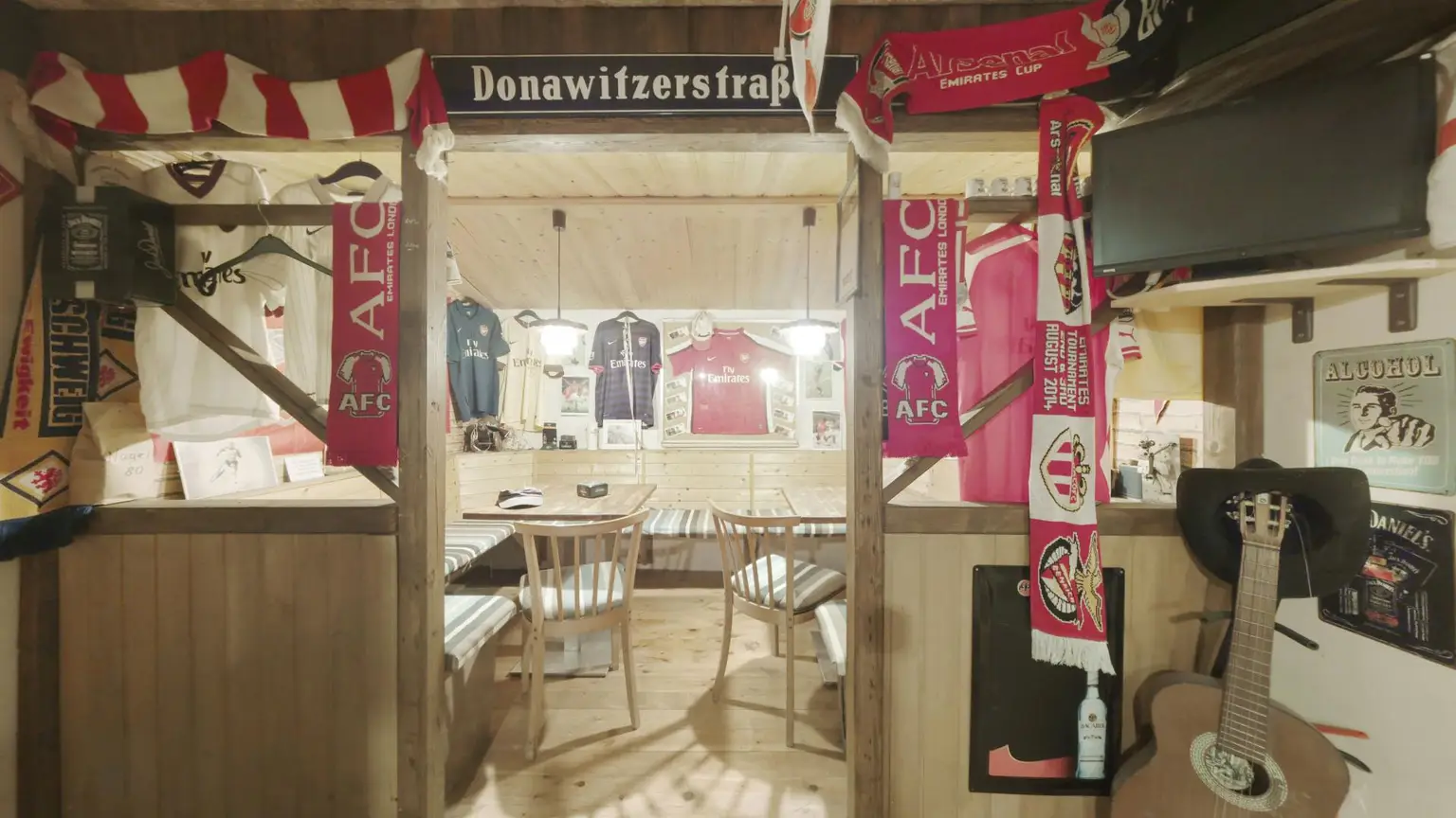 Partyraum_mit_Bar_und_Tischecke