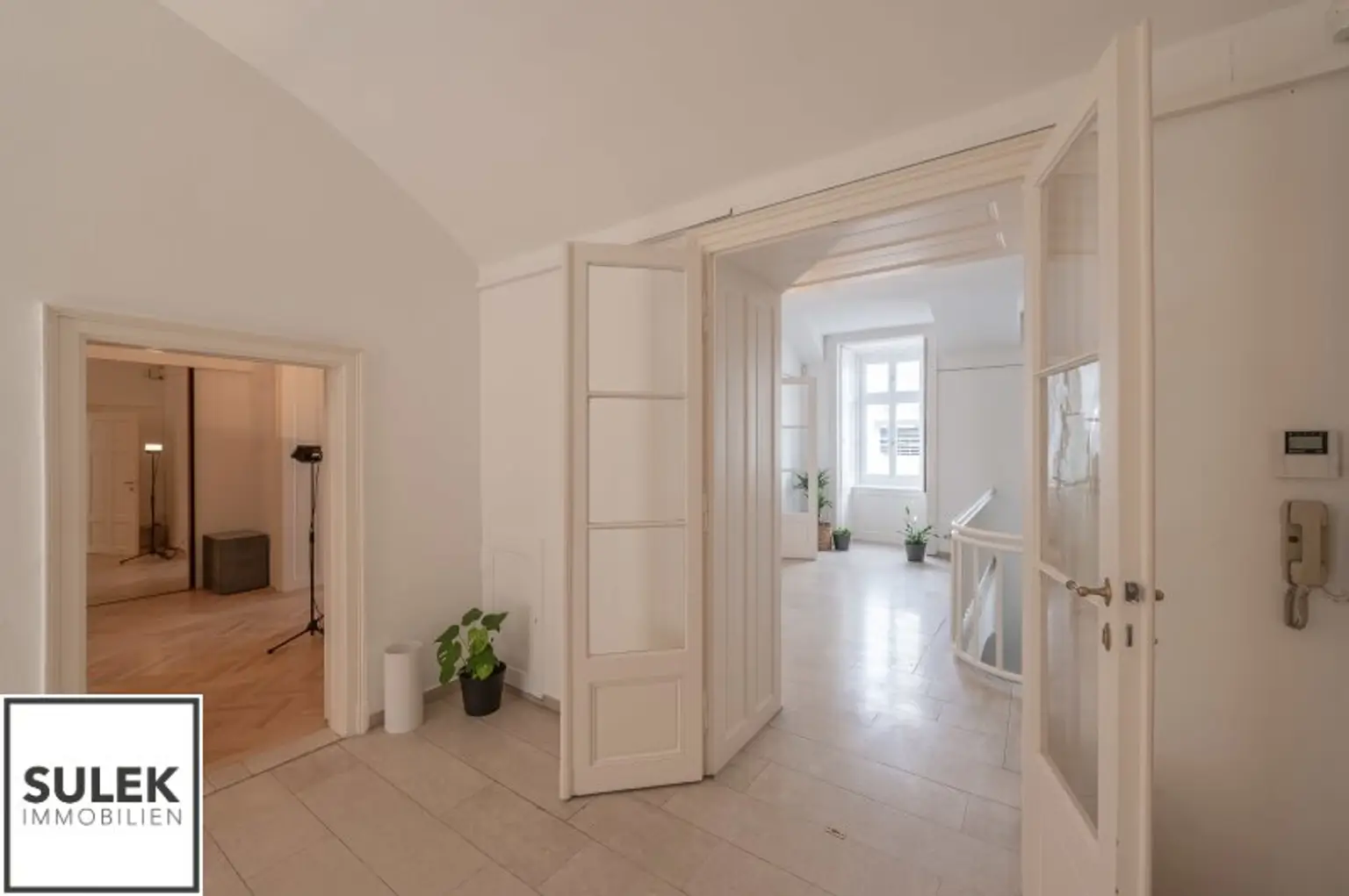 Ihr neuer Bürostandort am Stadtpark! Altbau mit großen Kellerräumlichkeiten - sofort beziehbar!