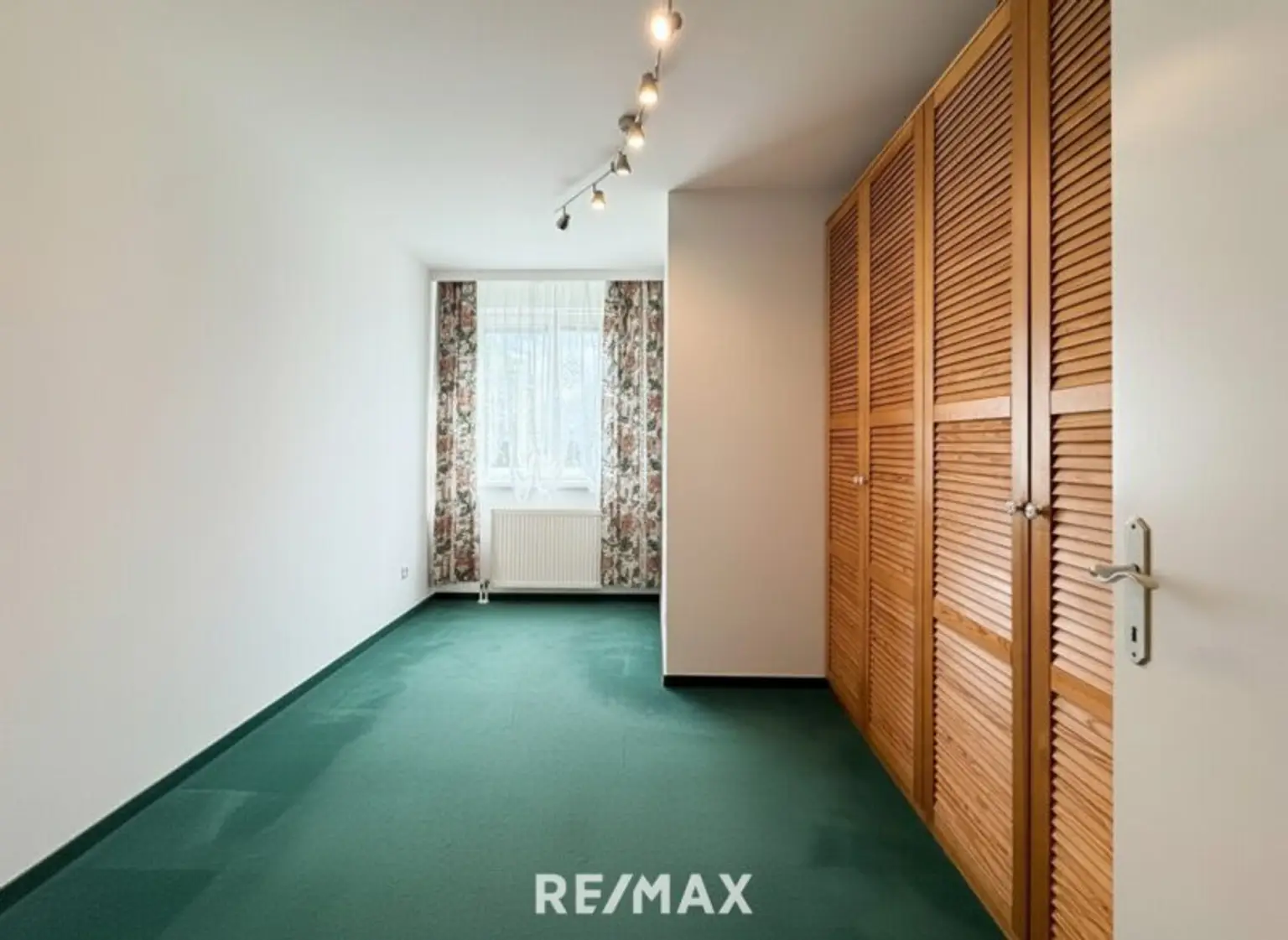 Schlaf- Kinderzimmer unmöbliert