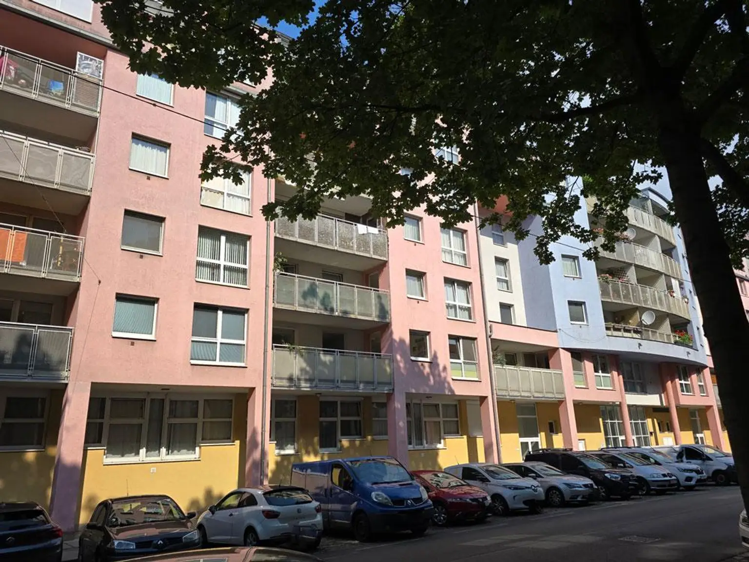 RESERVIERT! 1200 Wien/Leystraße: Zw. Donau und Donaukanal: Entzückende Garconniere mit Loggia