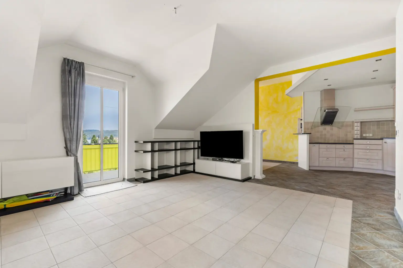 Seeblick-Wohnung in charmanter Villa
