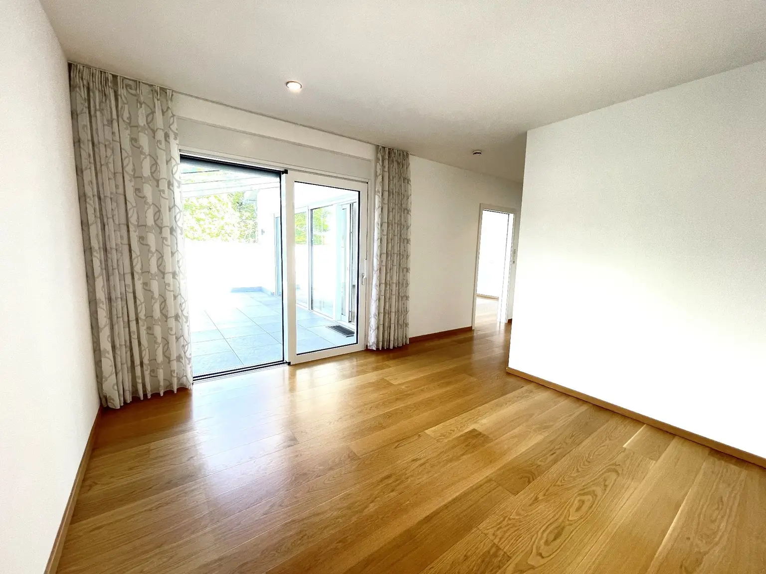 Schlafzimmer (mit Zugang zur Dachterrasse)