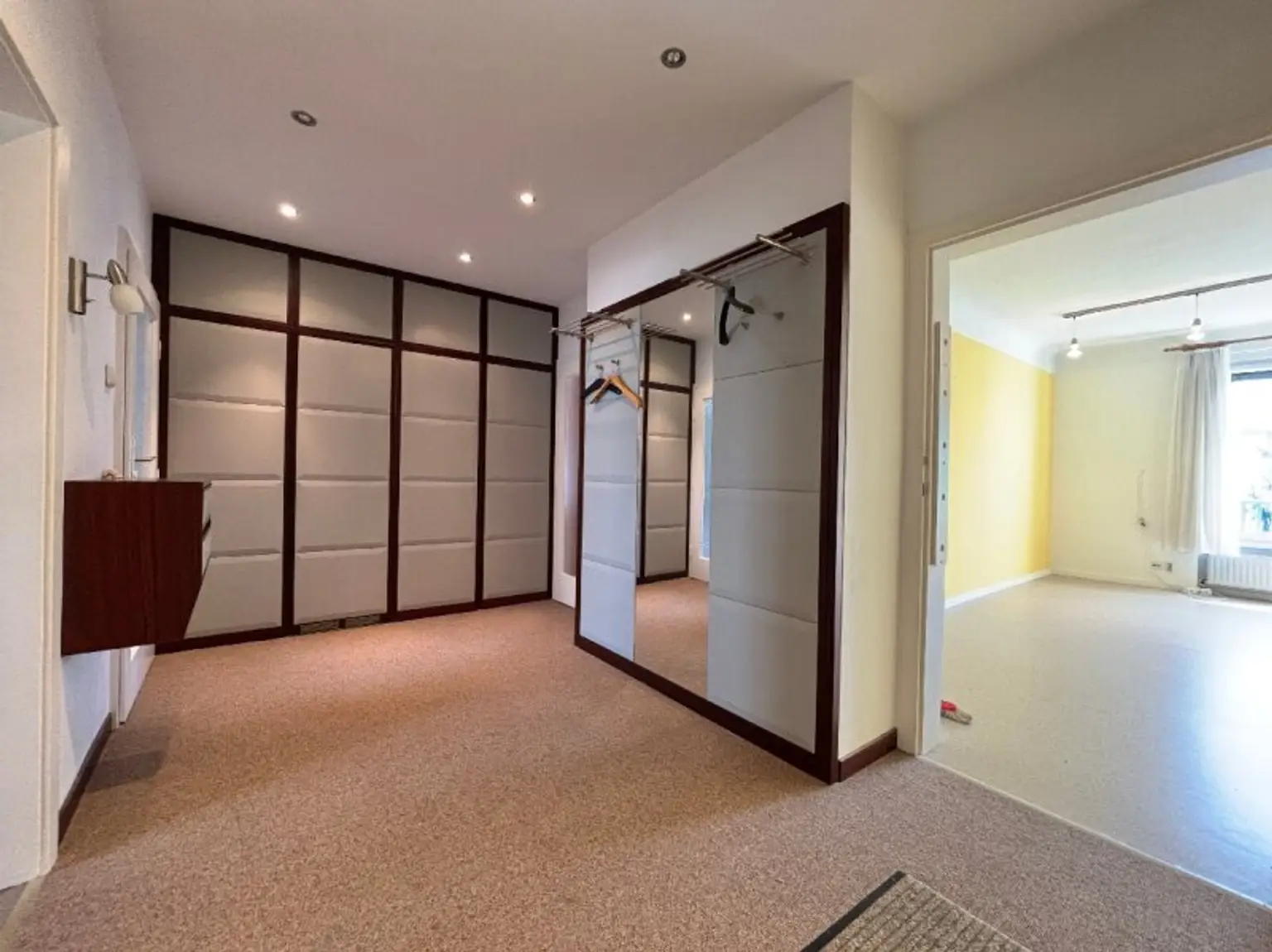 ERSTBEZUG nach Sanierung mit Südwestloggia in den begrünten Innenhof | Nähe Obkirchermarkt I Fotos vor Sanierung – Fertigstellung in Kürze