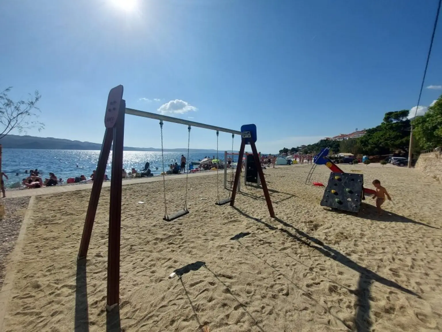 Neuwertige Etagenwohnung mit Terrasse und Blick auf das Meer