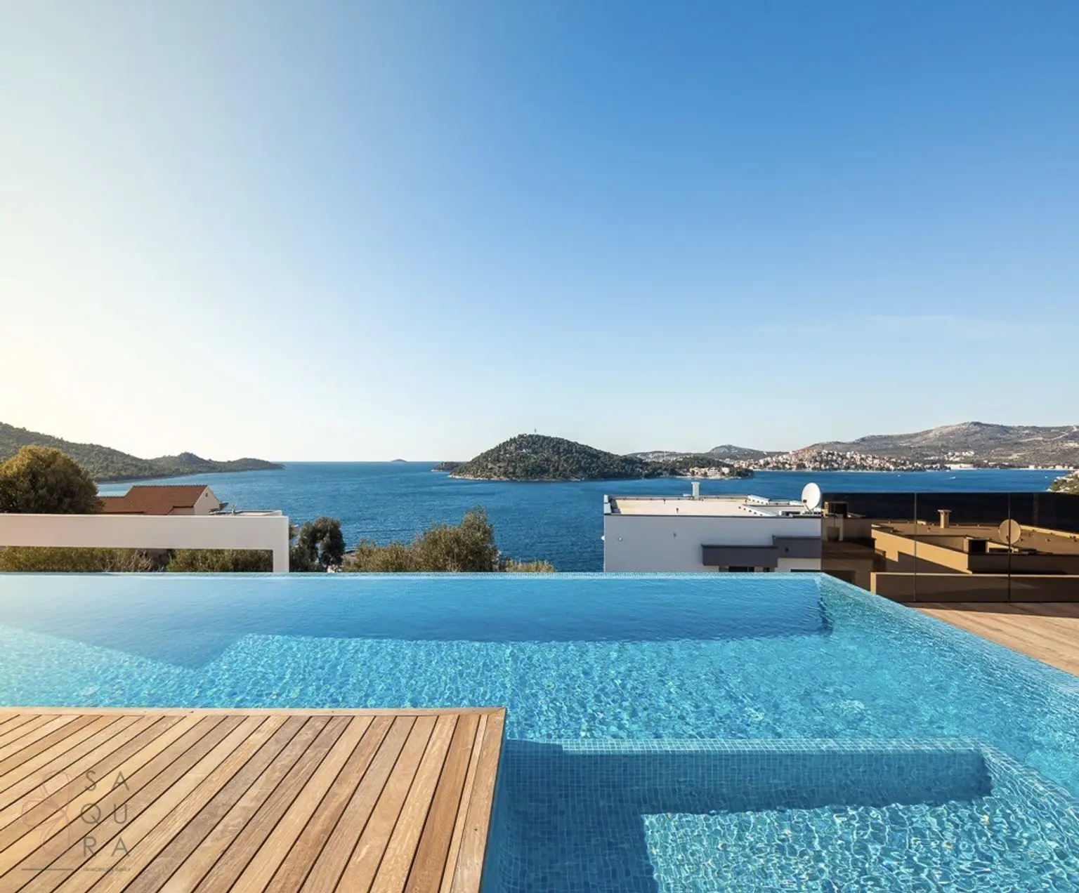 Moderne Villa mit Meerblick in Rogoznica – Eleganz und Erholung nur 80 m vom Meer