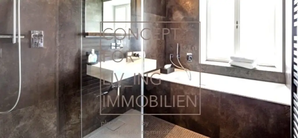 Modernes Haus. Südlage. Pool (*). Erstklassige Ausstattung. Garage. Traumhafter Garten. Bauprojekt. Beziehbar ab FJ 2027