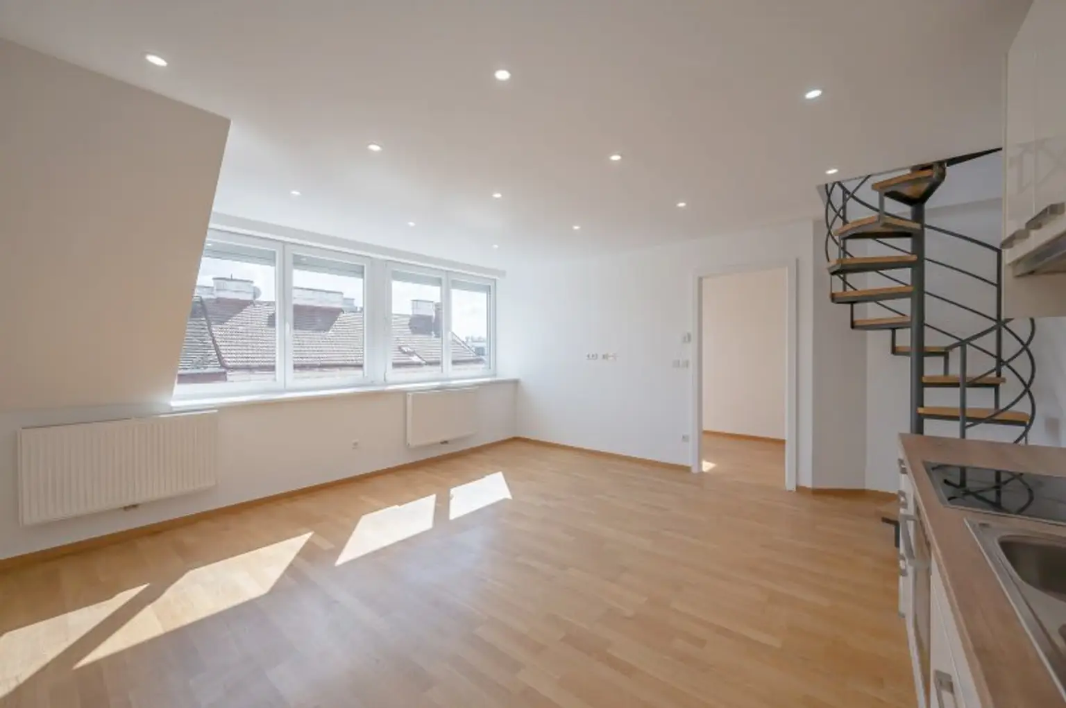 ++NEU++ Stylische Maisonette im Dachgeschoss – 3 Zimmer mit Sonnenterrasse