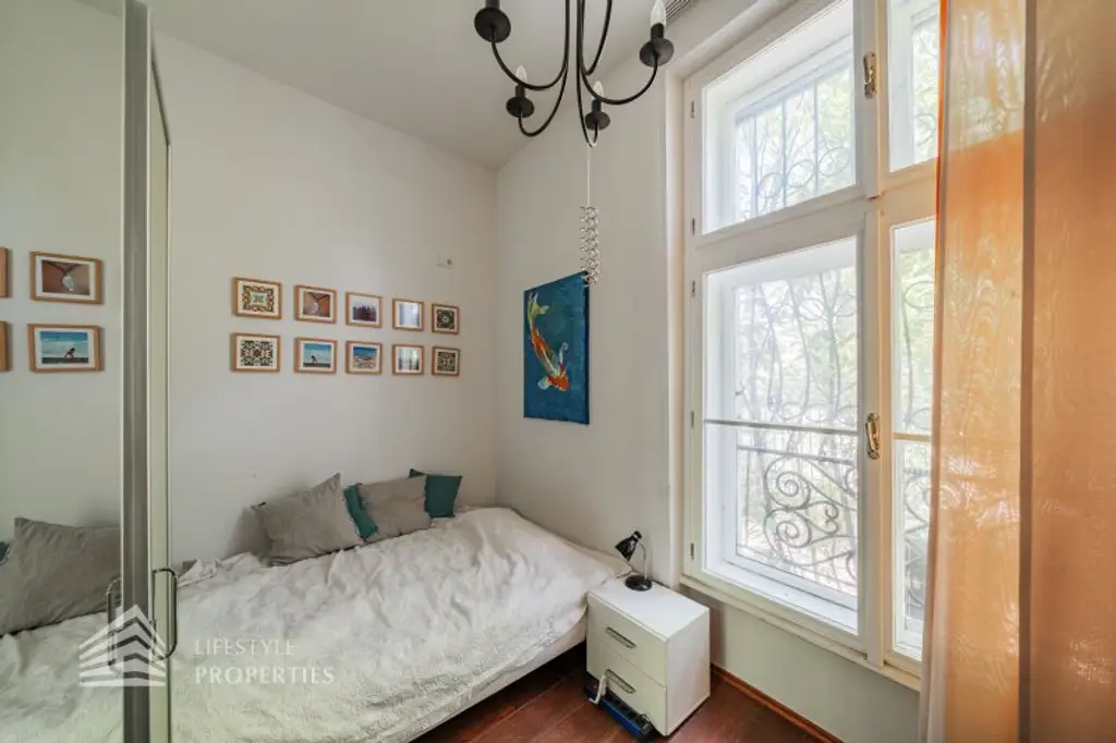 Luxuriöser 14- Zimmer Wohntraum mit Dachterrasse und Pool, Nähe Wilhelminenschloss