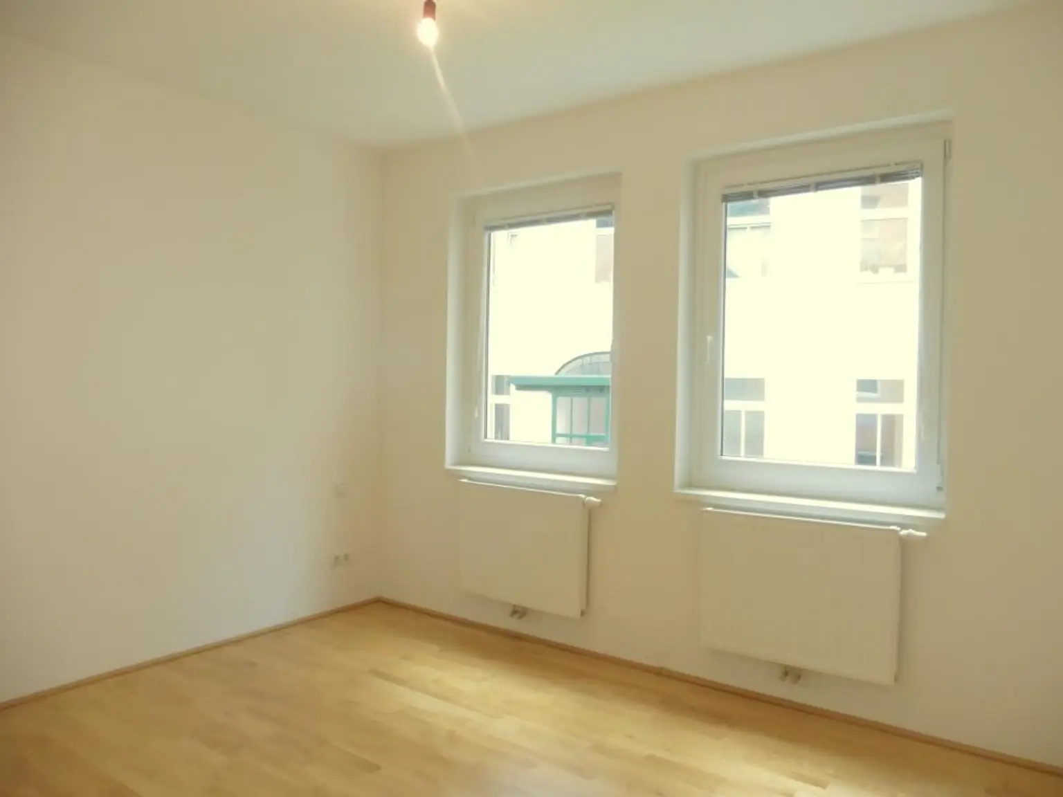 Ruhige Neubauwohnung - modern ausgestattet - großer Balkon - Nähe U4