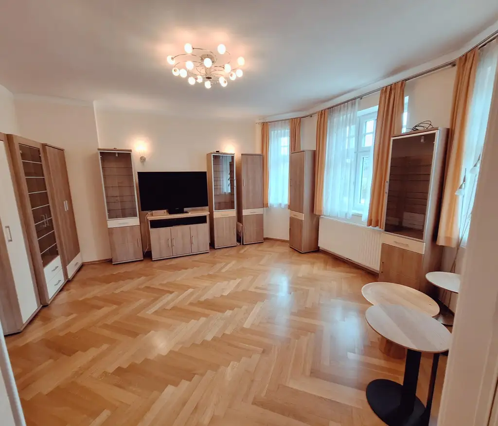 VILLA IN HAINFELD - WOHNEN UND ARBEITEN MÖGLICH