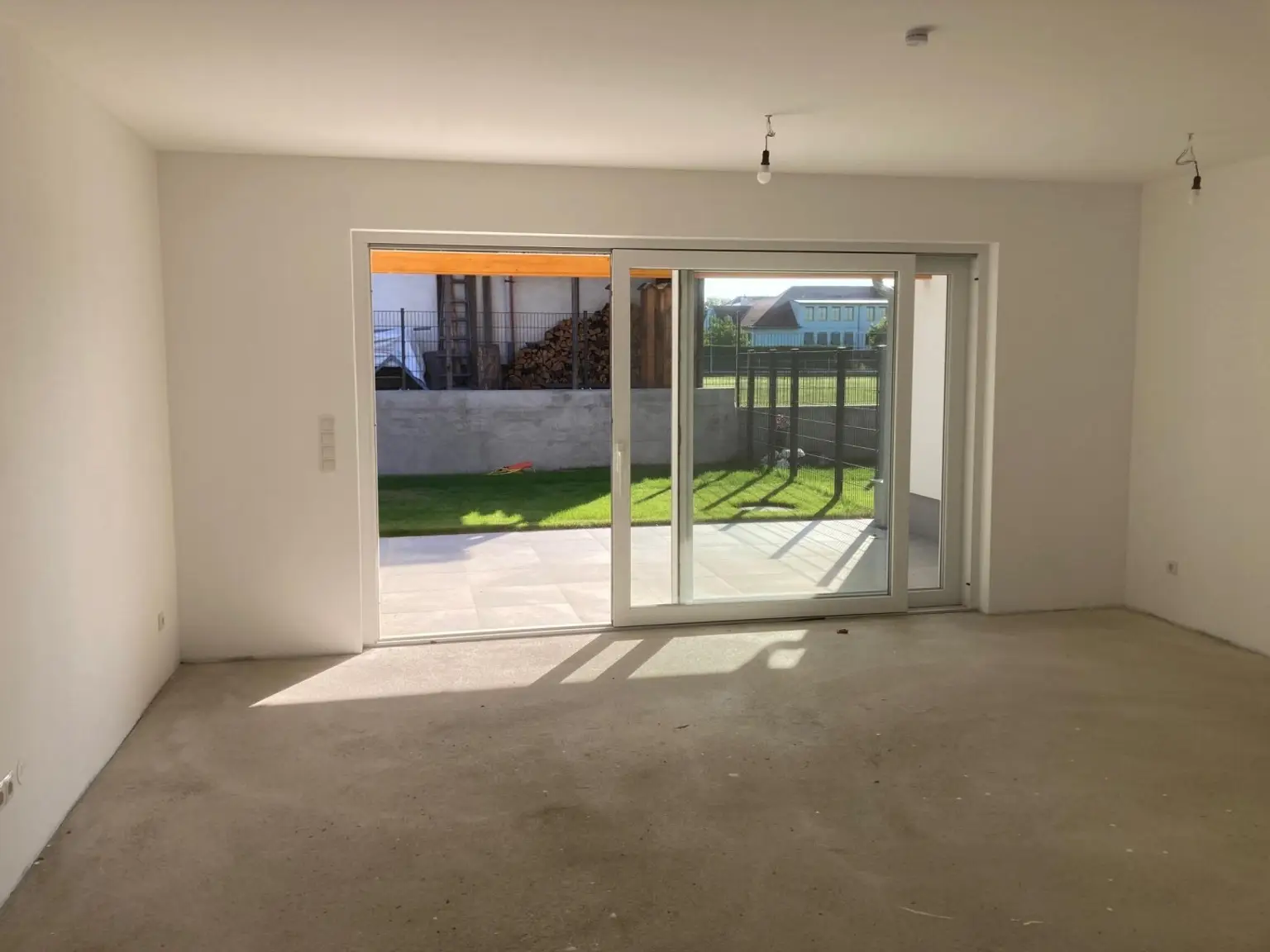"Helle 3-Zimmer-Eigentum mit Loggia, Terrasse und Eigengarten"