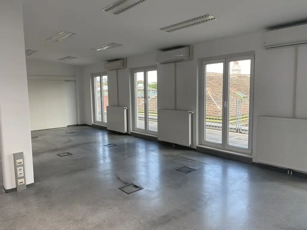 //LOFT// Büro/Lager/Werkstatt beim BHF Liesing