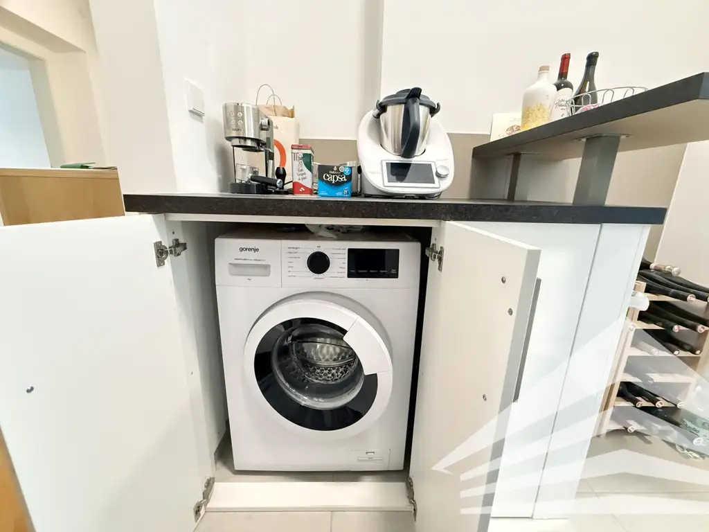 Großzügige 2 Zimmerwohnung mit Innenhofbalkon und moderner Einbauküche!