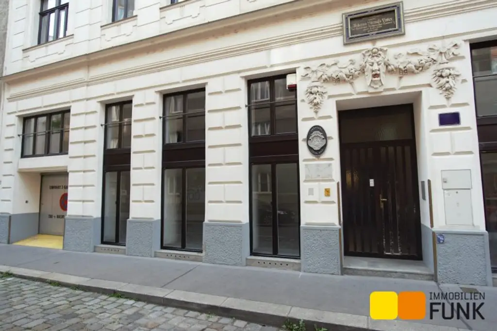 Attraktives Büro mit eigener Garage und zusätzlicher Lagerfläche