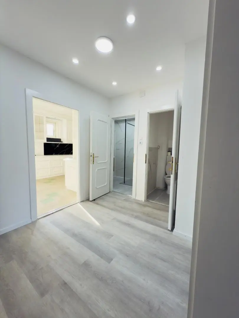 "Zwei Zimmer. Ein Gefühl."