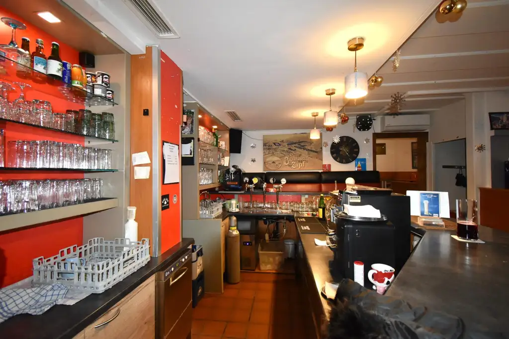 Vermieteter Gastronomiebetrieb mit separater Wohneinheit in zentraler Lage! Nähe BMW, SKF!!