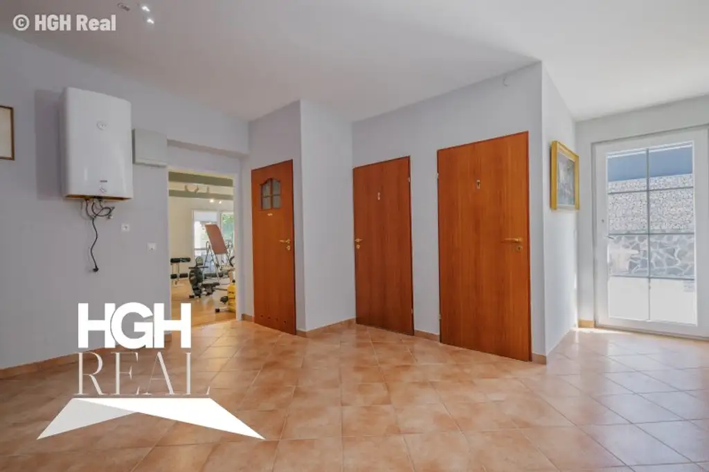 2405 Bad Deutsch-Altenburg Stilvoll wohnen - modernisiertes Einfamilienhaus im Bungalow-Stil inkl. Fitness- und Wellnessbereich