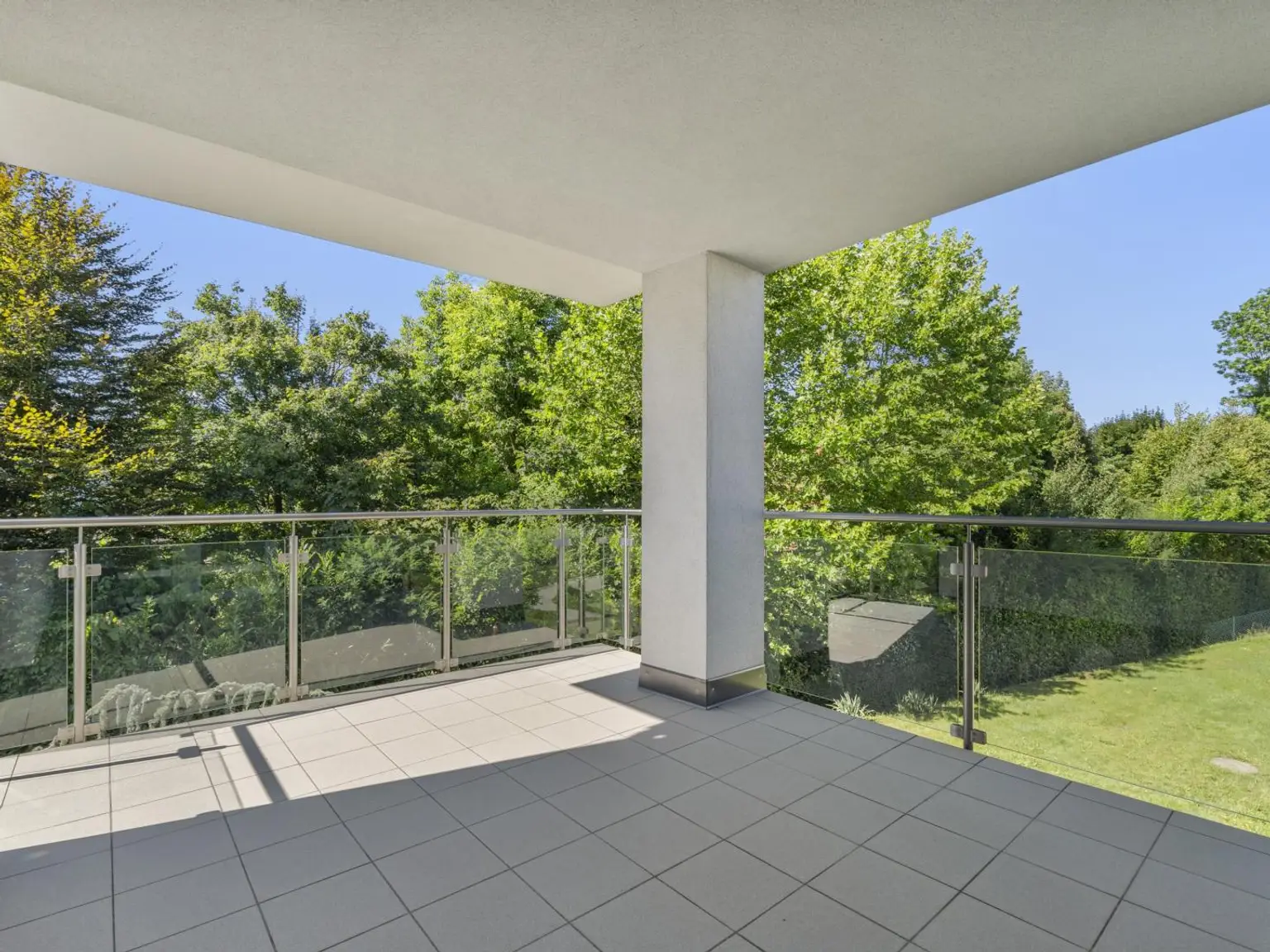 Für Anleger und Eigennutzer: Seenahe, moderne Wohnung mit Terrasse