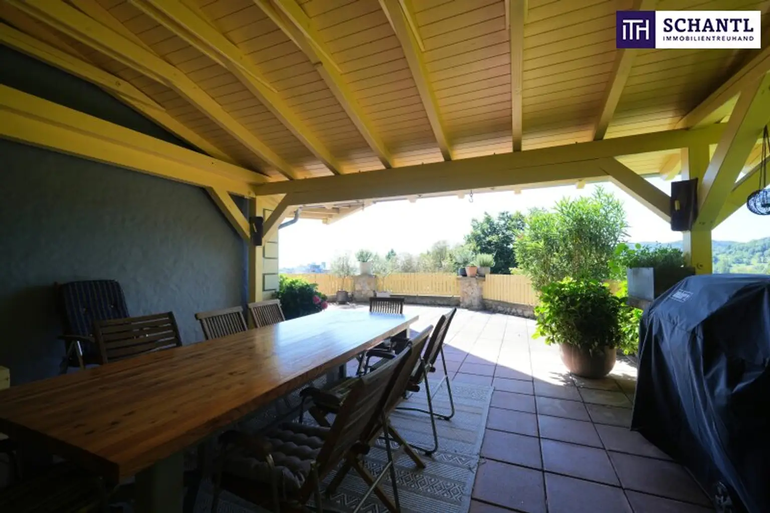 RIESIGER POOLBEREICH MIT AUSBLICK ÜBER GRAZ!! Exklusives Einfamilienhaus in Eggenberg mit Pool, XXL-Terrasse & Traumgarten – Ihre private Oase in Graz!
