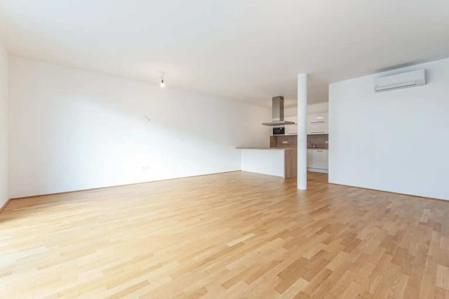 Ab Oktober! Nahe U3! Terrasse mit Weitblick! Prima 3-Zimmer-Wohnung zu vermieten!