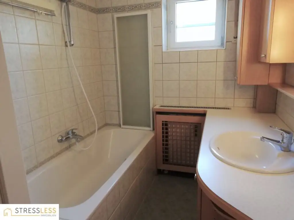 Top gepflegte 3 Zimmer-Wohnung mit Loggia in absoluter Grünruhelage