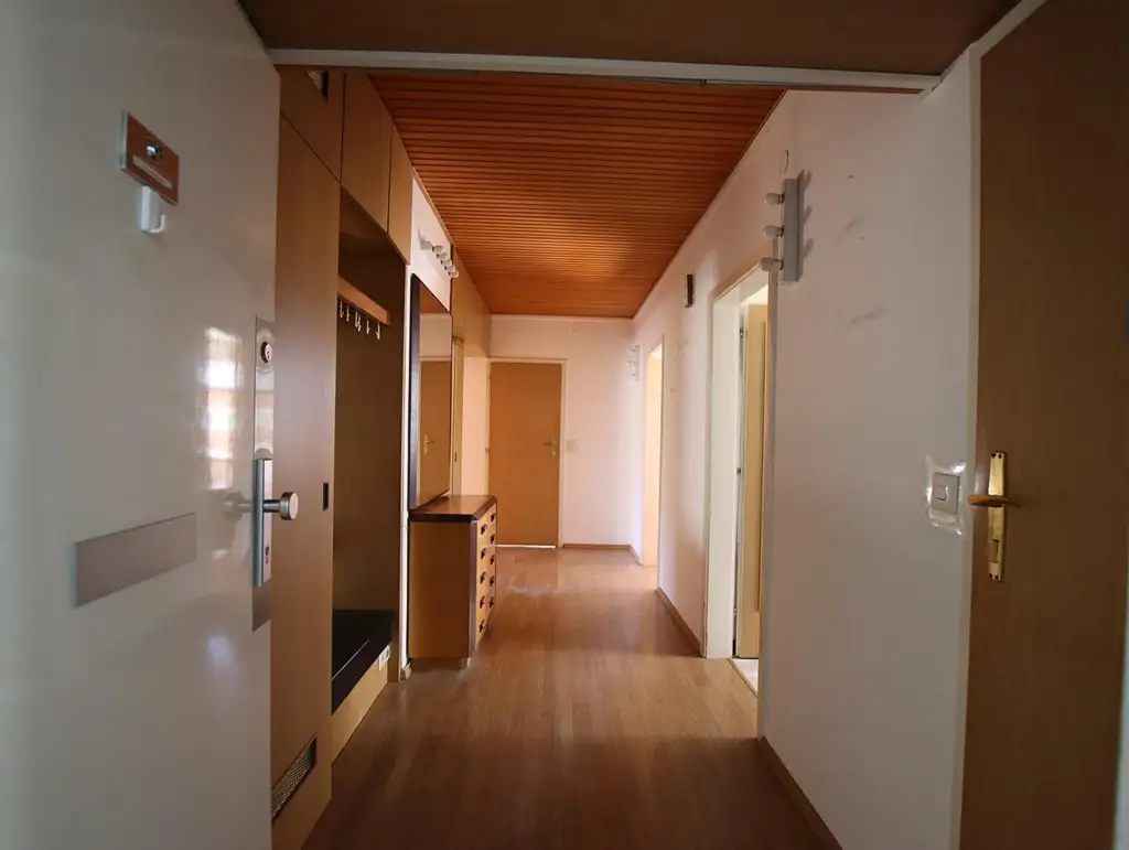 NEUER PREIS! 3 Zimmer Wohnung im Stadtzentrum mit Potential zu kaufen!