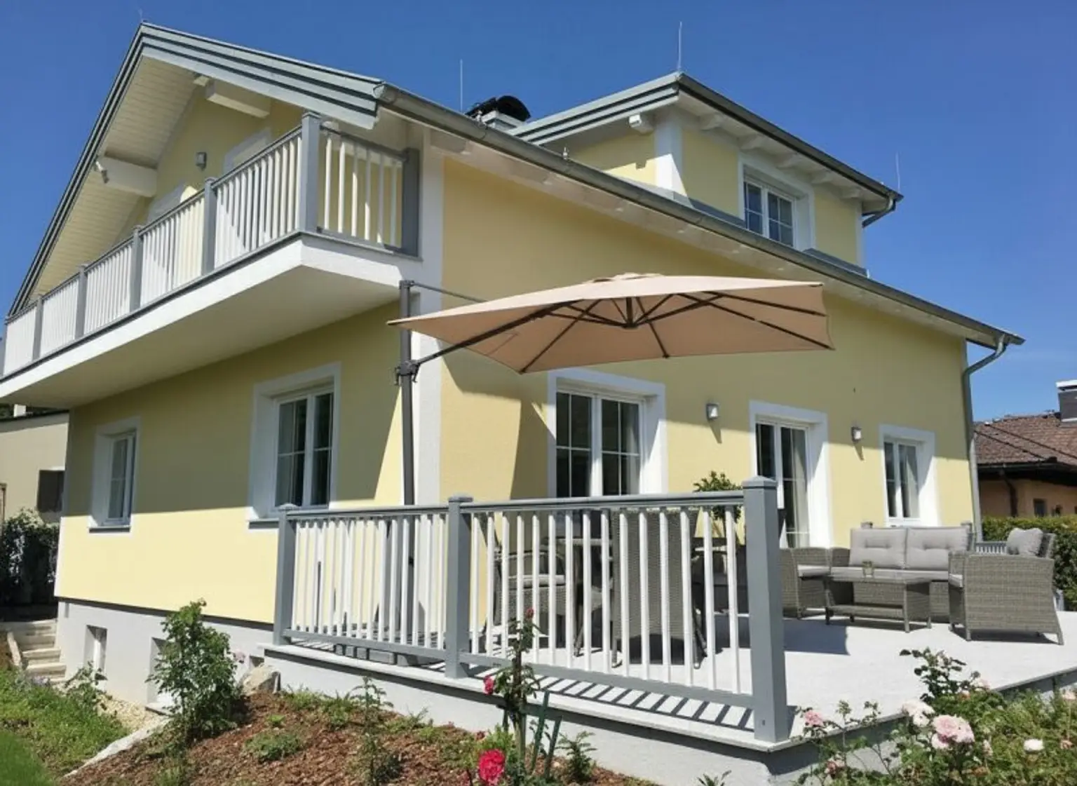 Terrasse: KI generierte Möbel