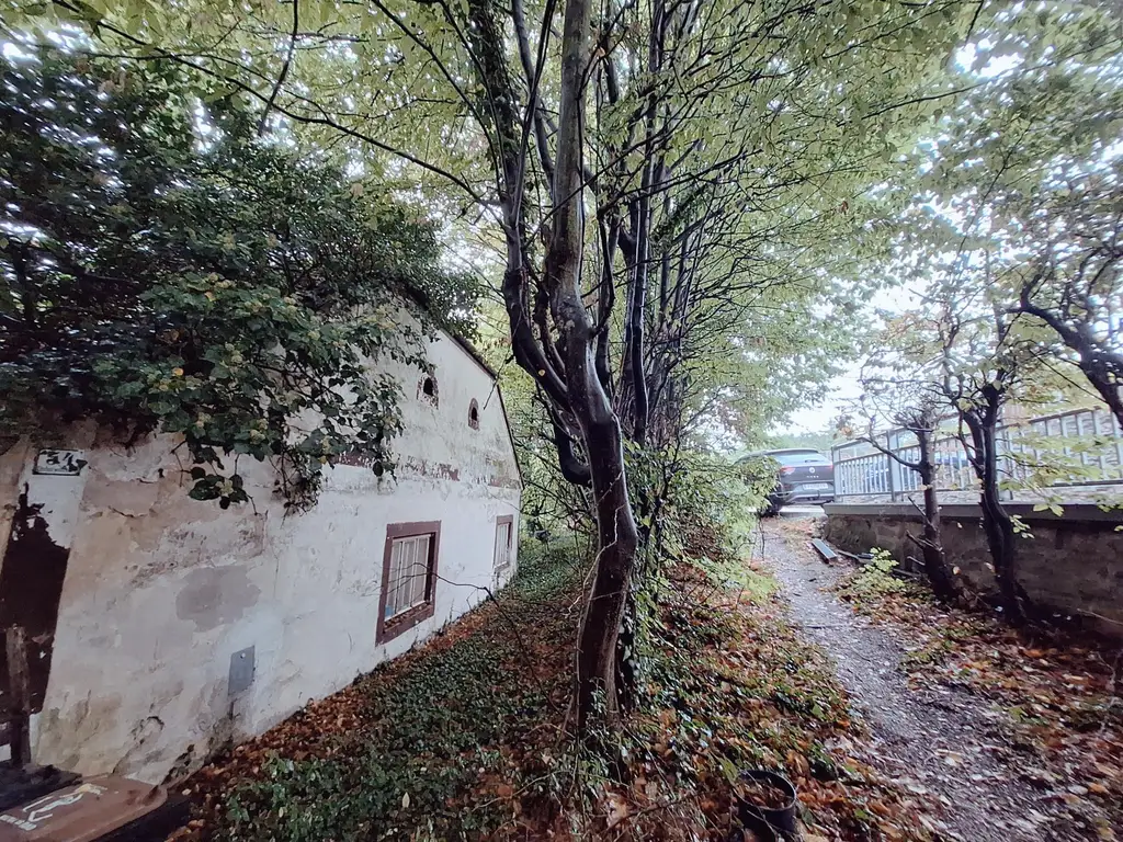 Ehemaliges Bauernhaus auf Bauland Agrargebiet