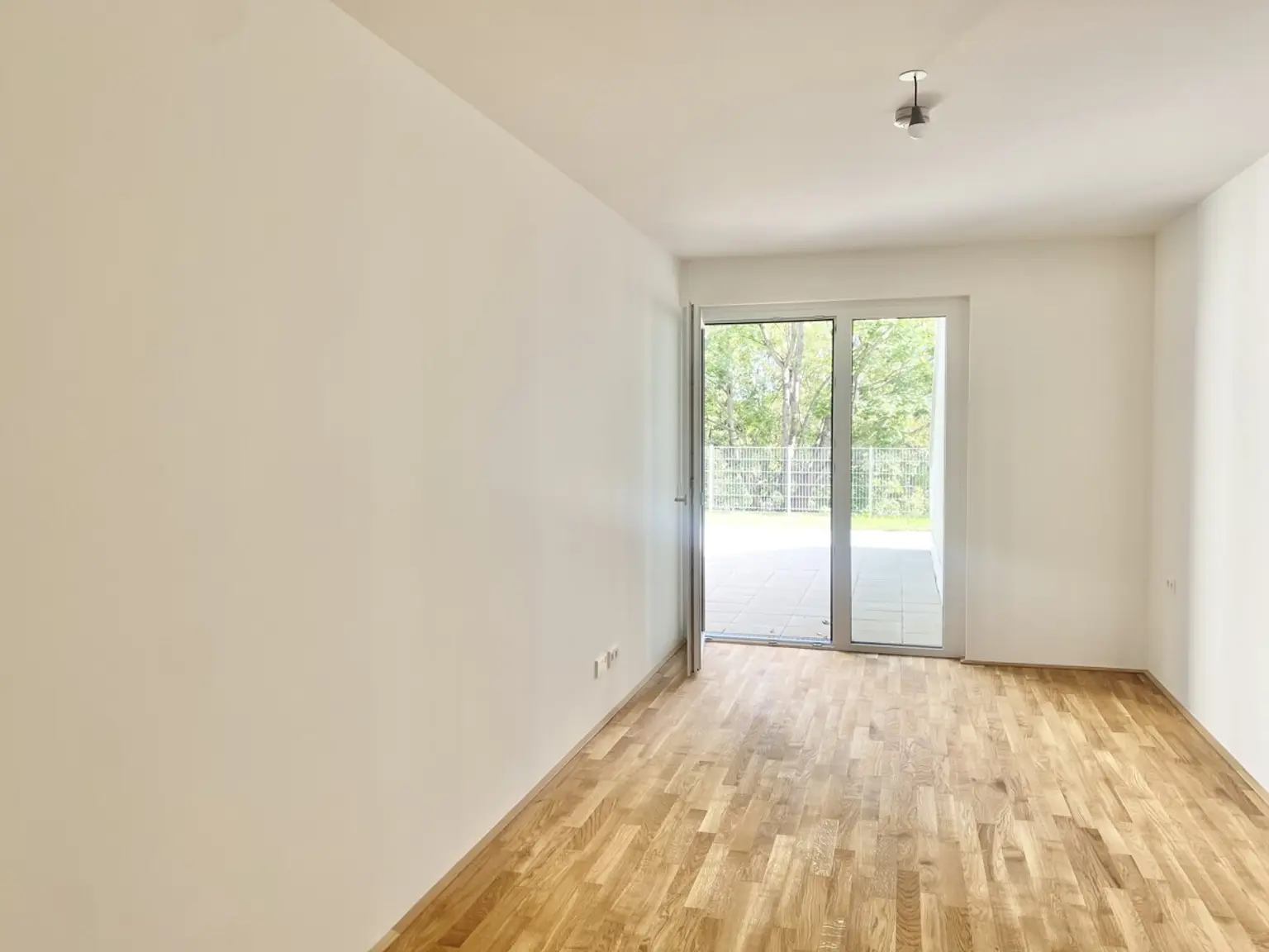 TOWNHOUSE - 4 Zimmer Wohnung  mit Terrasse und Garten U3 Erstbezug