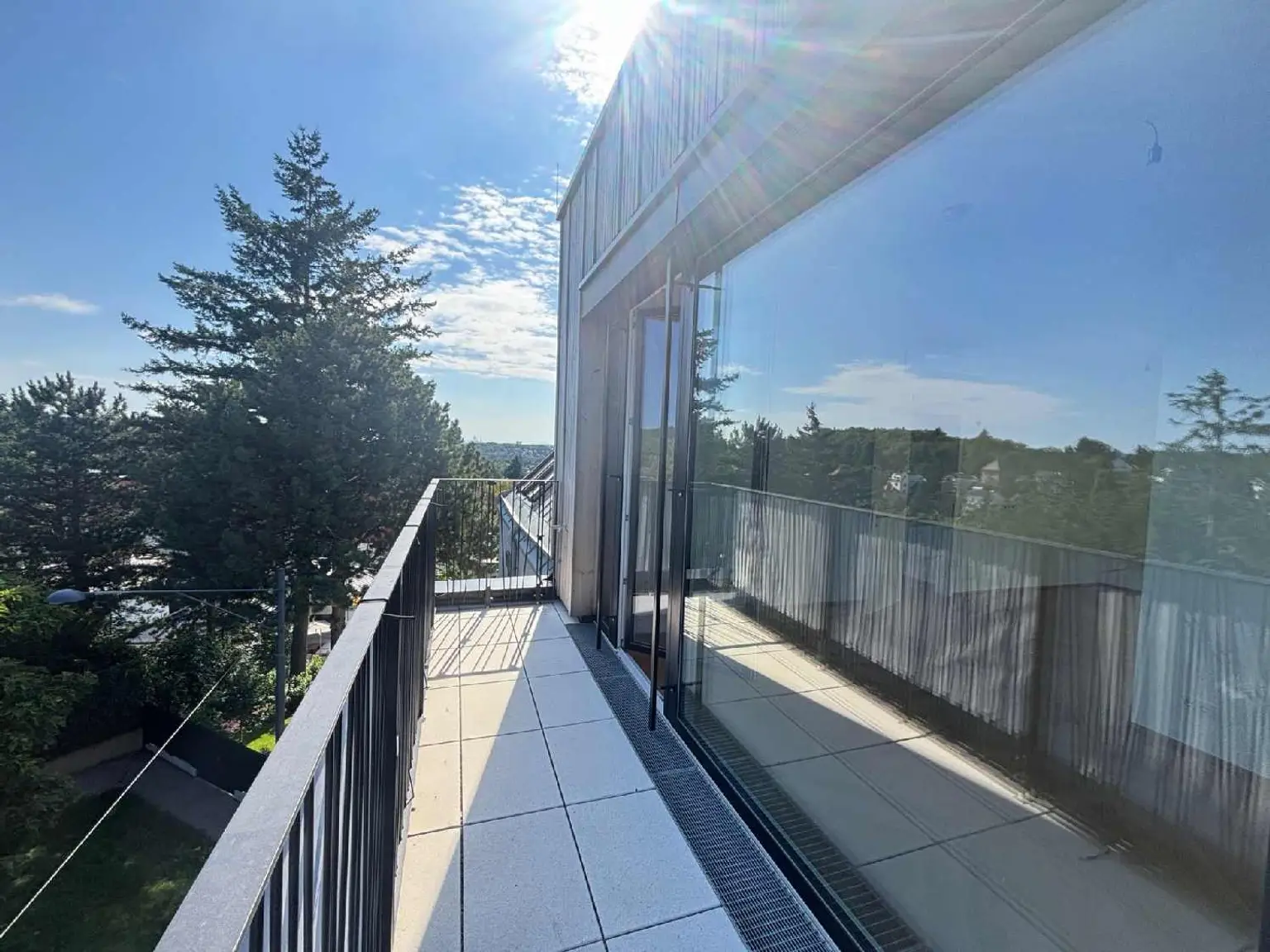 STOCK IM WEG - "Erstbezug mit Stil - 4 Zimmer mit Südterrasse, Fitness & Garage"