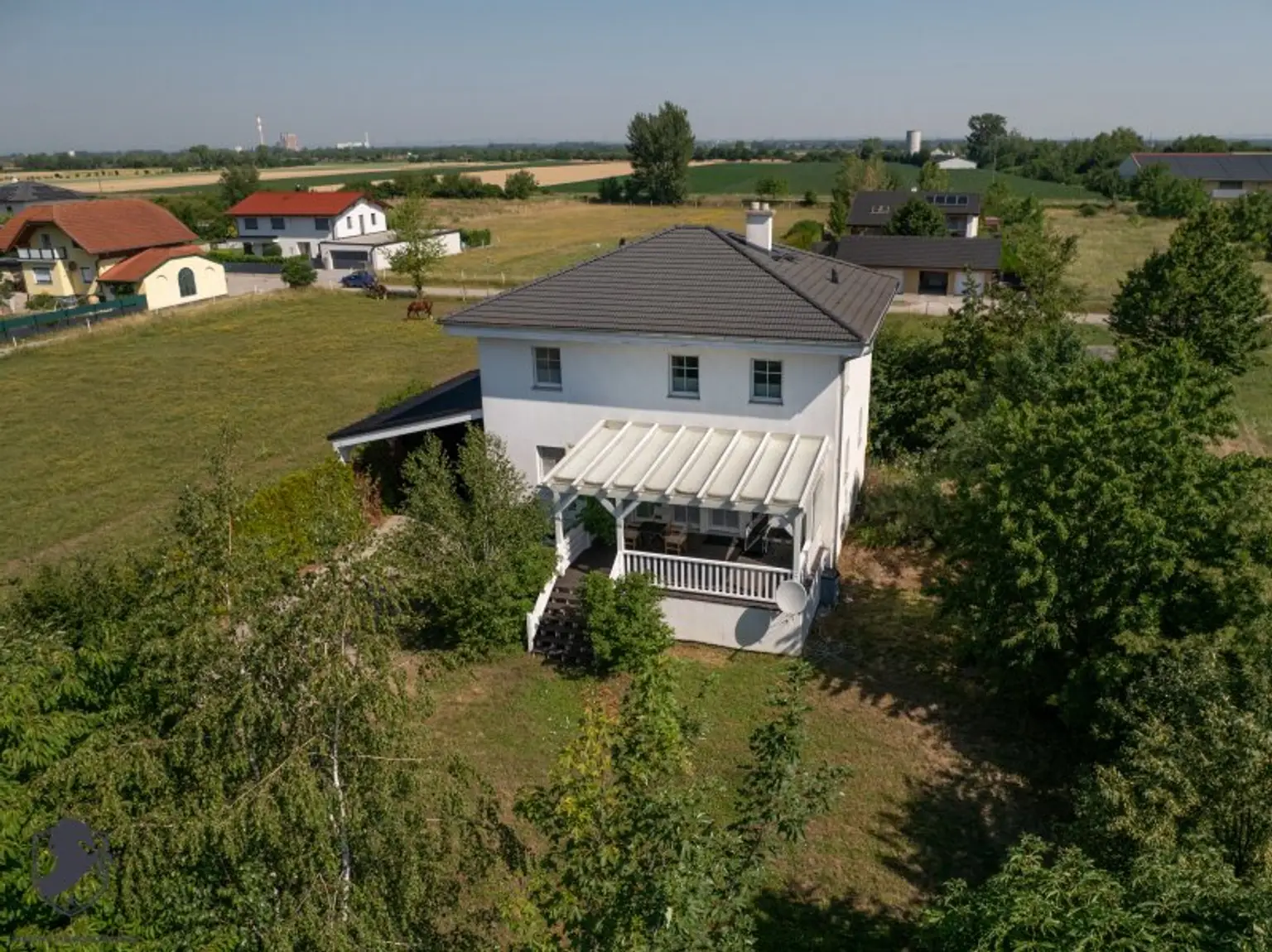 Exklusives Niedrigenergie-Einfamilienhaus mit Vollkeller auf 1.008 m² Grundstück in ruhiger Bestlage von Pixendorf
