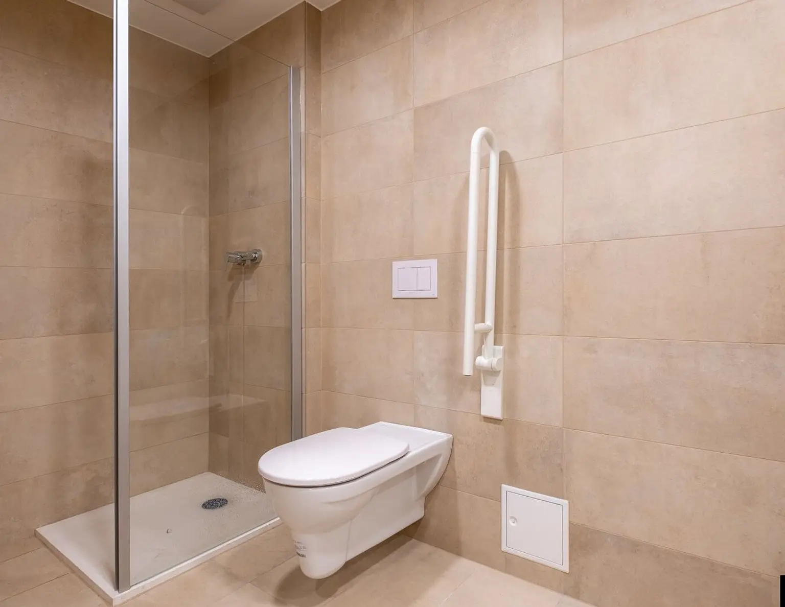 LINZ: Modernes Geschäftshaus an der Landstraße mit Büros und Geschäften