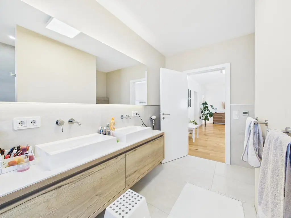 Exklusives Neubauhaus in Marchtrenk – stilvolles Wohnen mit modernster Technik & traumhaftem Garten samt Wellnessbereich