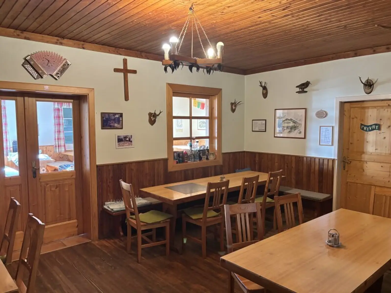 ** LEGENDE IN DER WEINIDYLLE ** D. Ehrensdorf !! Gepflegtes Haus mit ca. 245 m2 Nfl. in gediegener Ortsrandlage - Hauptwohnsitz möglich !!