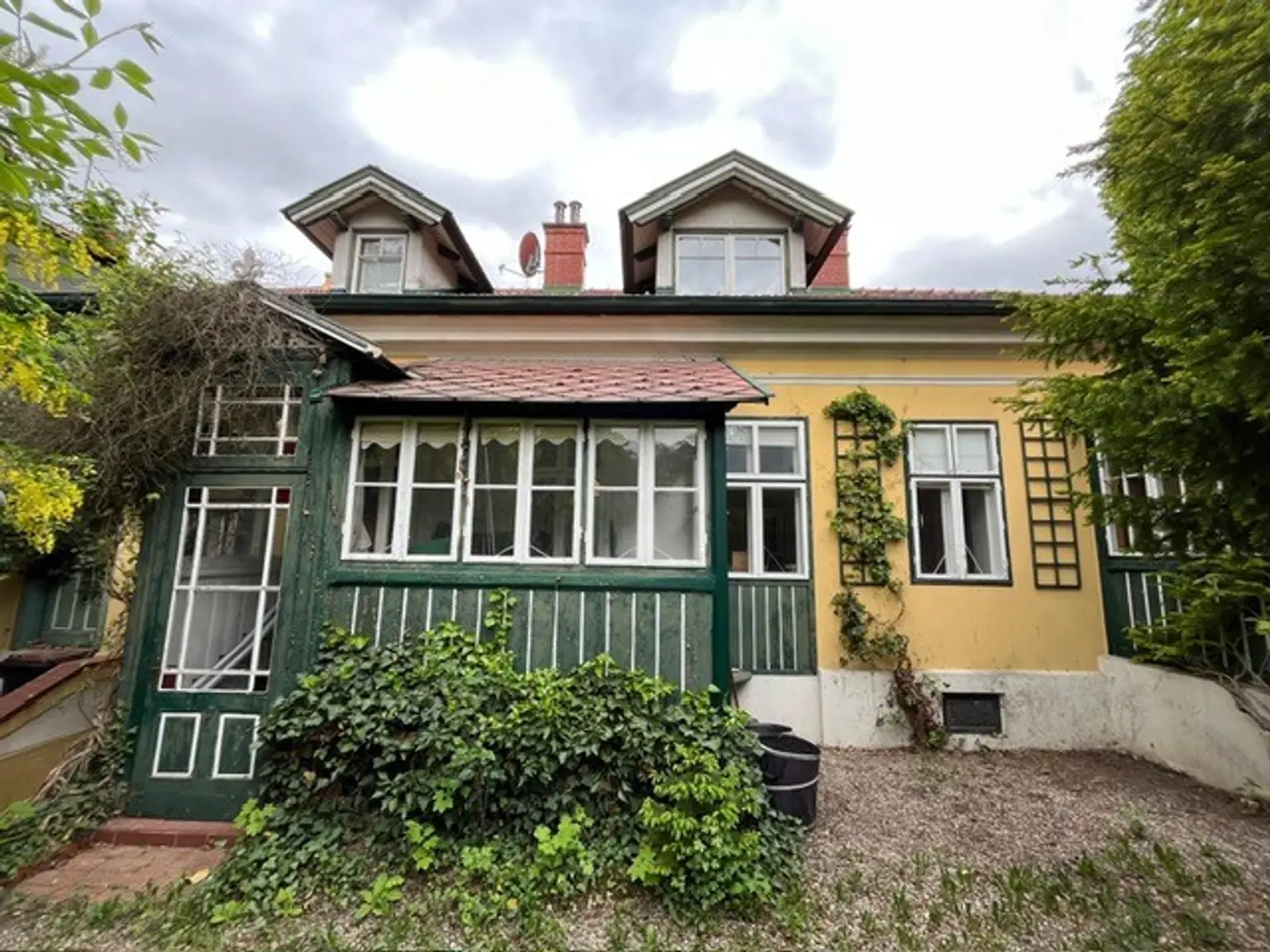 Ansicht vom Garten Veranda