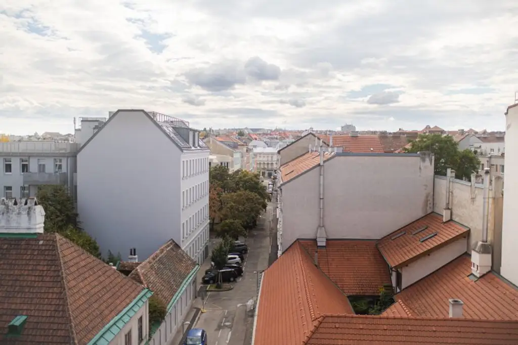 Charmante und helle Masionette-Wohnung ! Wunderschön möbliert !