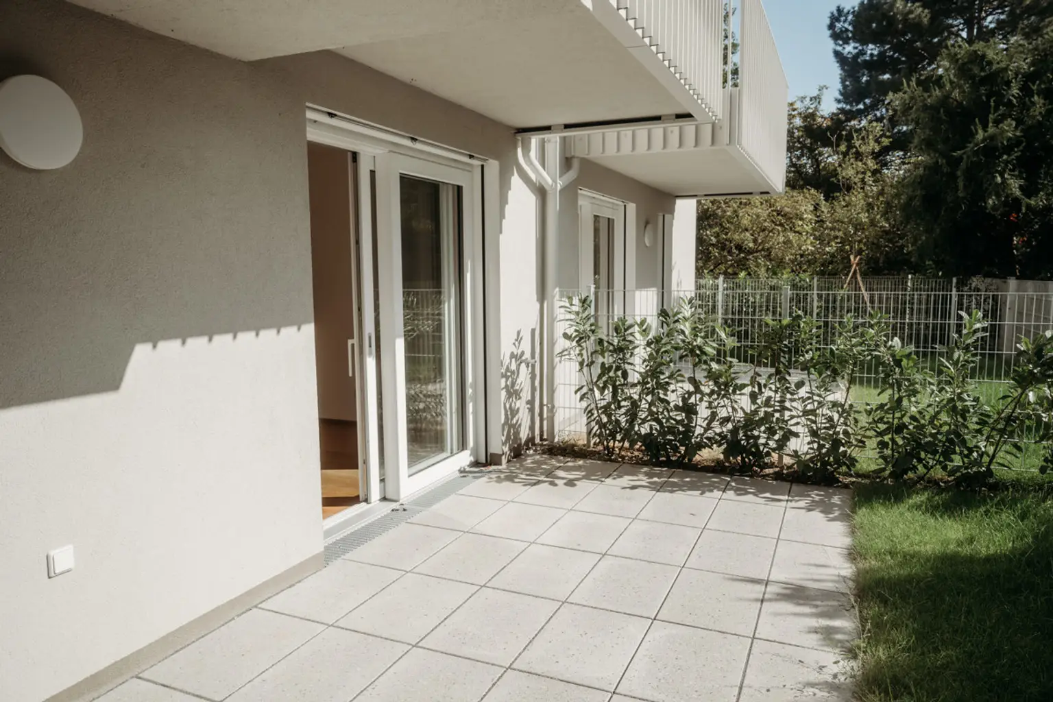 Moderne 2-Zimmer-Erdgeschoßwohnung mit Terrasse und Garten – Wohnen an der Alten Donau