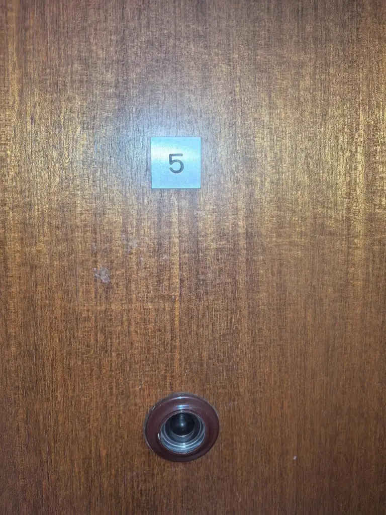 Gepflegte Mansardenwohnung mit Garage
