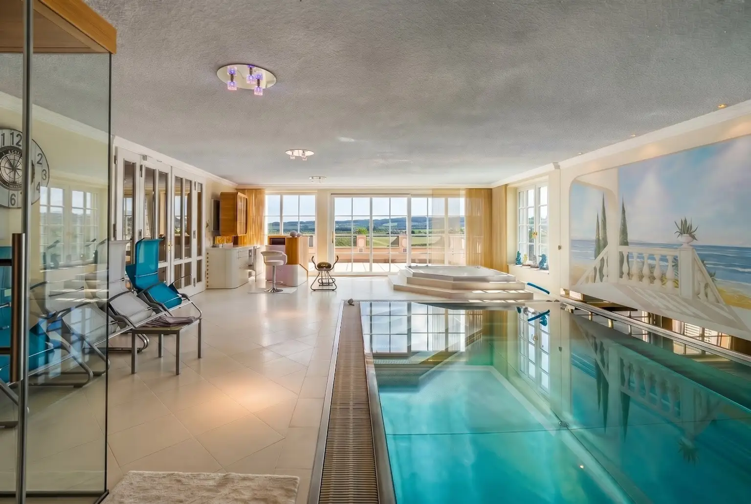 Traumhafte Villa mit Indoor Pool + großem Garten zu verkaufen!