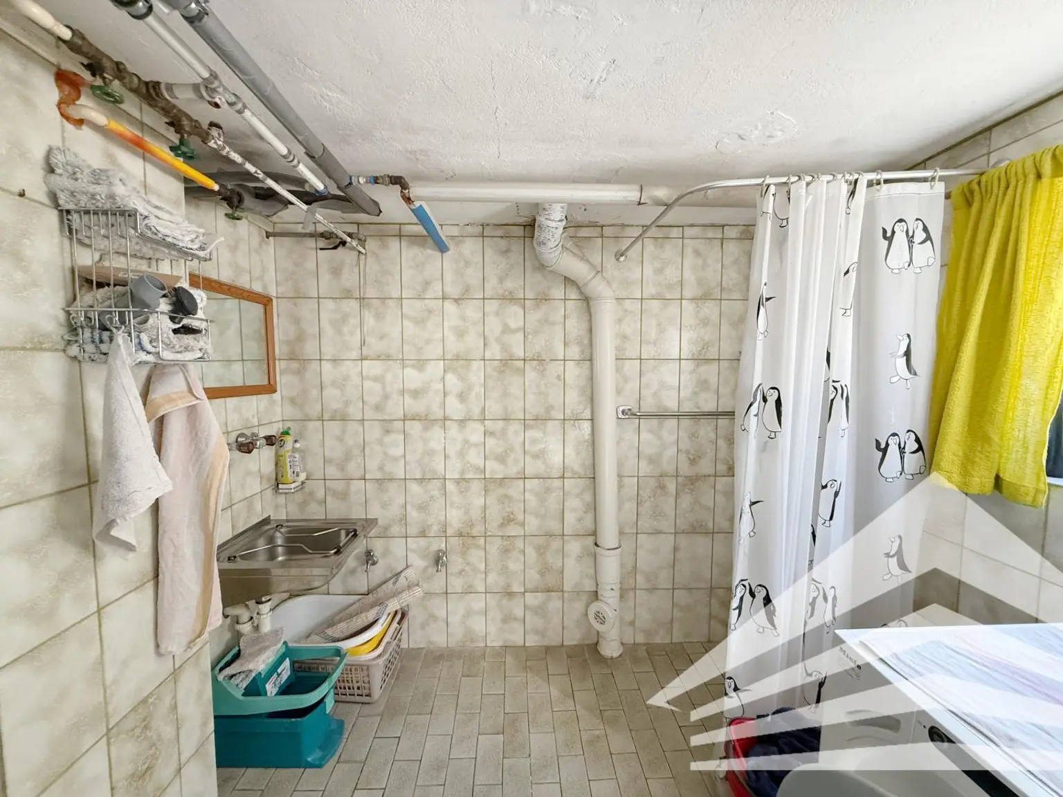 Großzügiges Mehrfamilienhaus in schöner Aussichtslage in Abwinden! 2 Garagen Plus Carport!