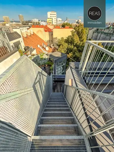 Provisionsfrei: Klimatisierte Dachgeschoss Maisonette mit 2 Terrassen und Kamin nahe Uno City!