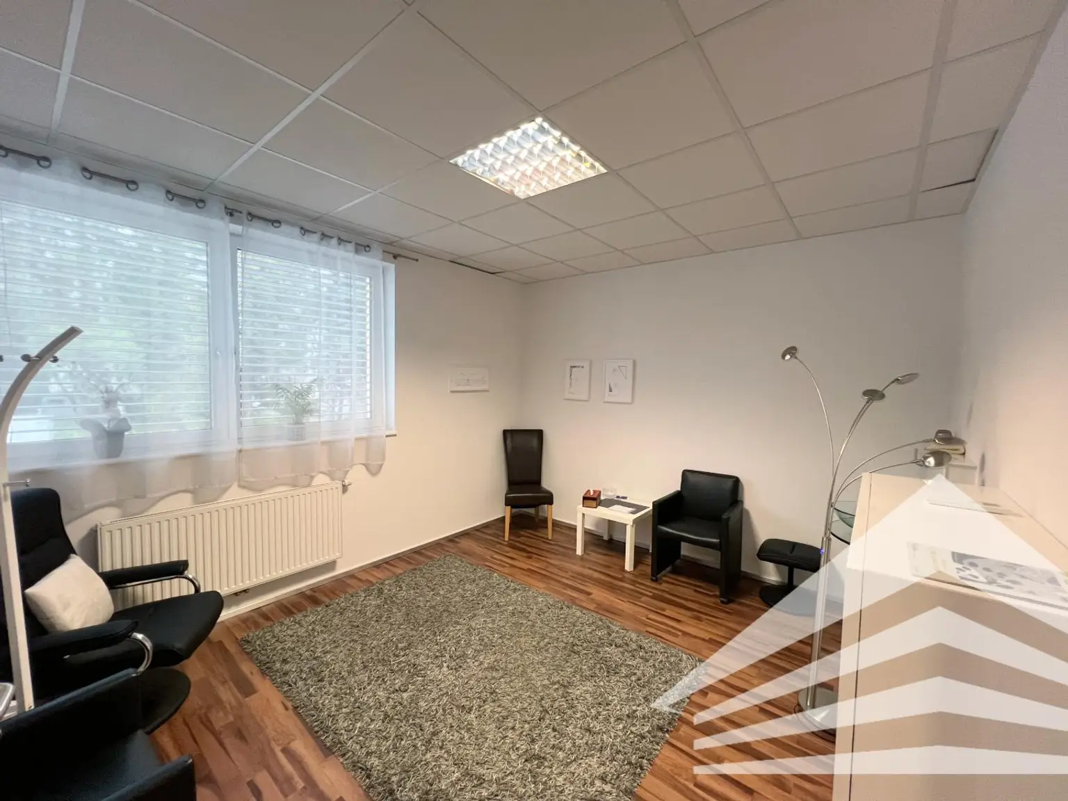 Ärzte und Therapeuten aufgepasst! Kompakte 80 m² Praxis ab sofort zu mieten!