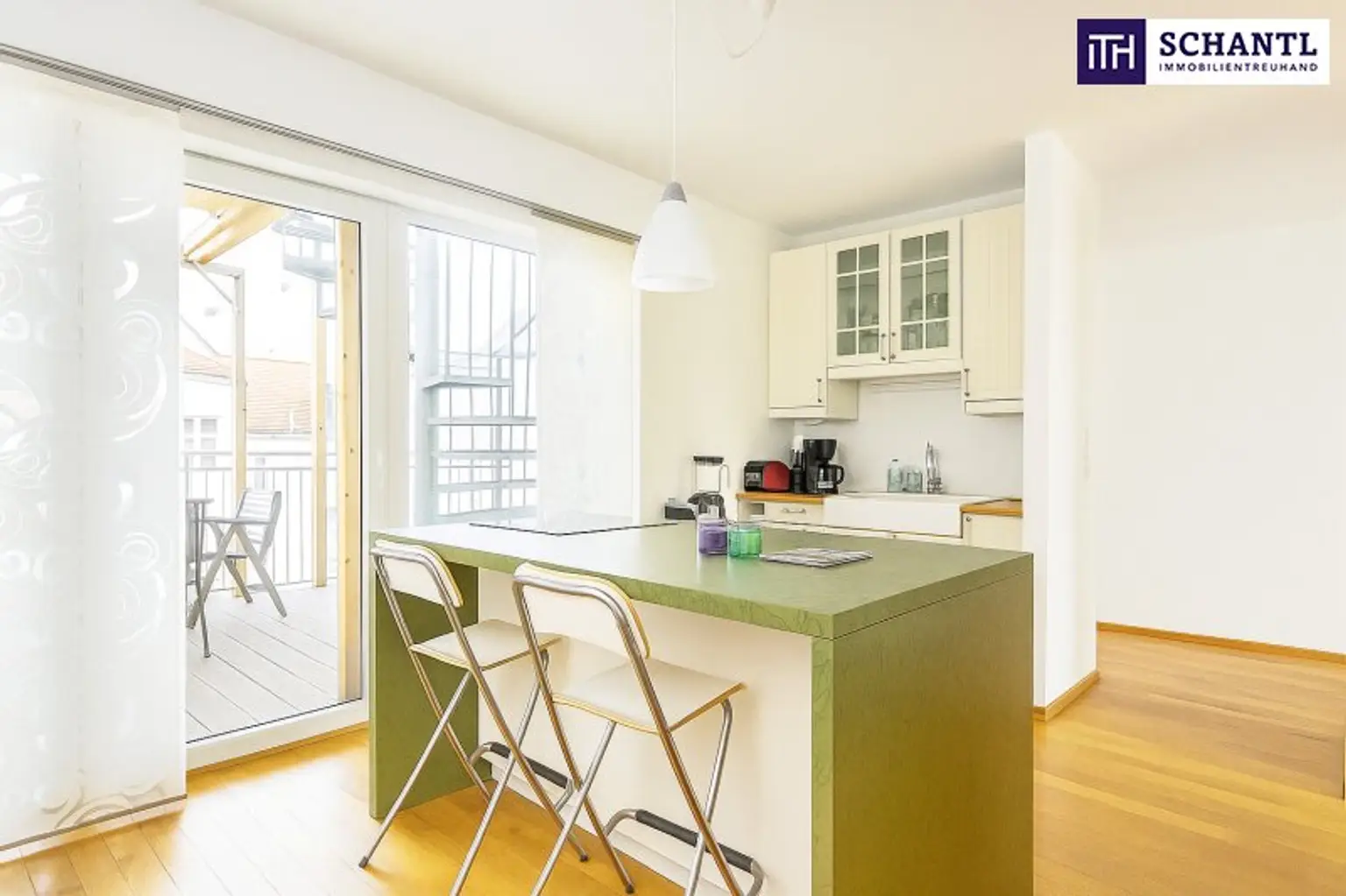 Exklusives Design-Loft mit einer Dachterrasse, Klimaanlage & Weitblick in Ruhelage