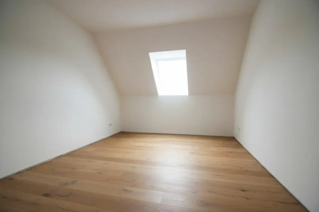 FAMILIENSCHATZ in kleinem Wohnbauprojekt | großzügiges 5-Zimmer Reihenhaus mit eigenem Pool & 1.000 m² Garten | TOP 5