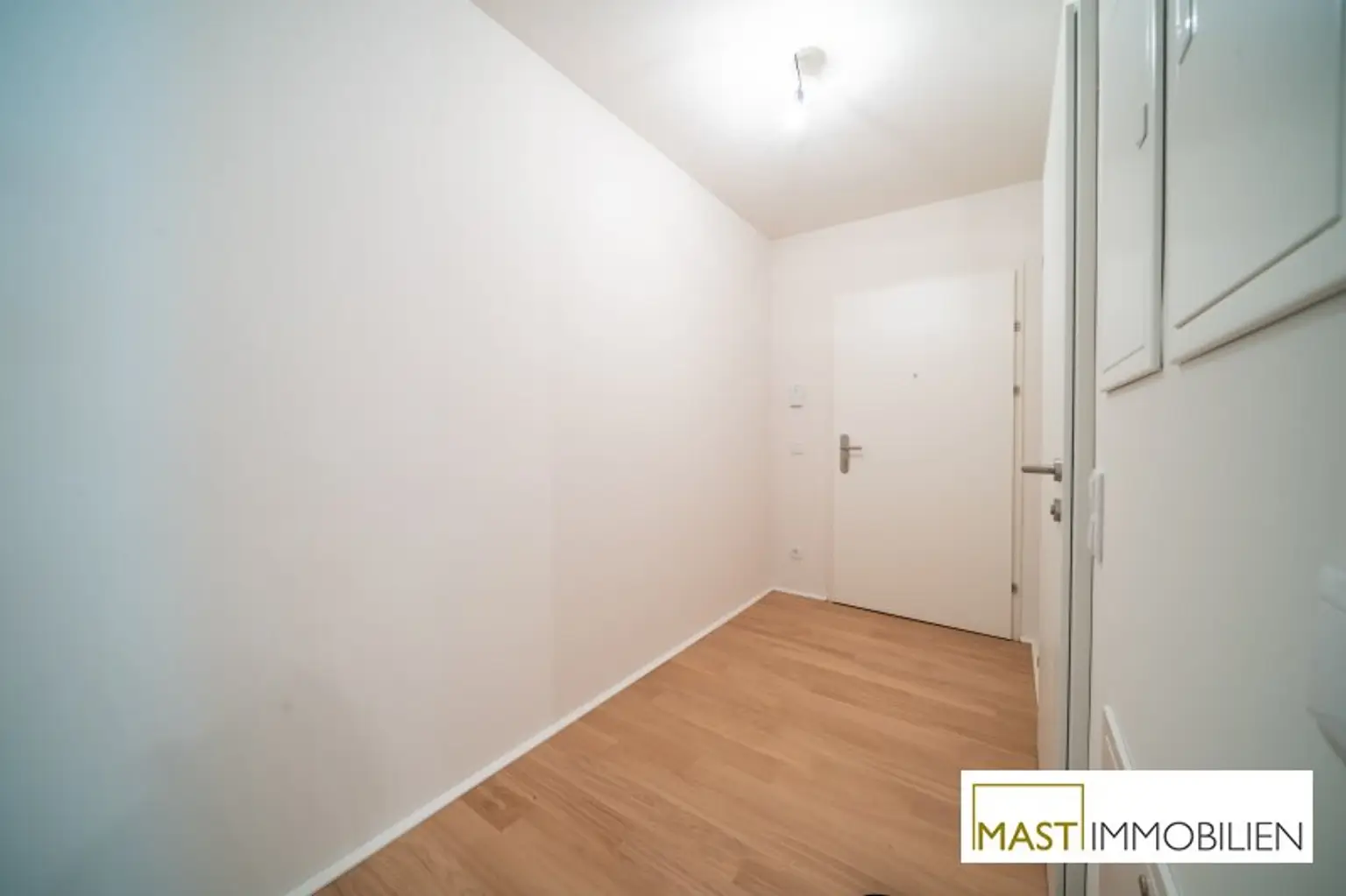 *sofort beziehbar* Kagraner Platz - Provisionsfreie 2 Zimmer Wohnung mit Loggia